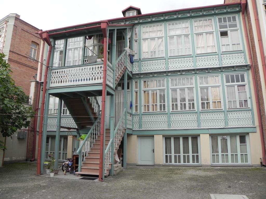 Old Yard Guest House Tbilisi Ngoại thất bức ảnh