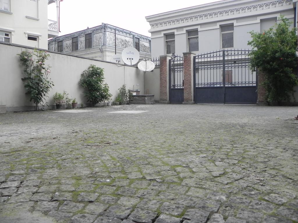 Old Yard Guest House Tbilisi Ngoại thất bức ảnh